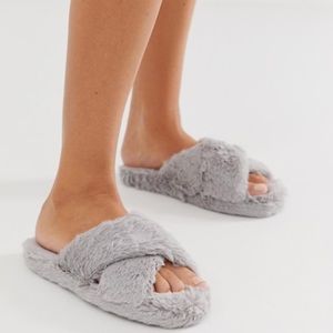 Women fur slippers